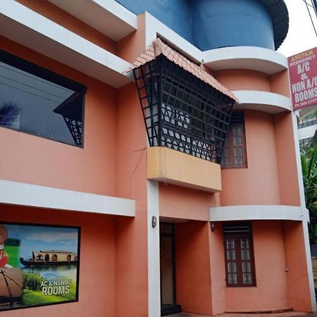 ホテル Anupam Residency Kochi エクステリア 写真