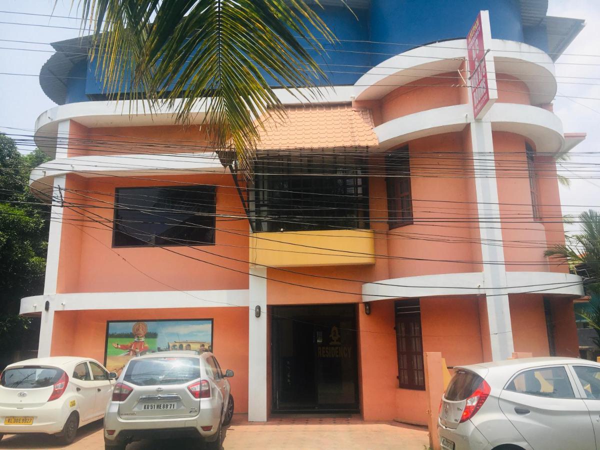 ホテル Anupam Residency Kochi エクステリア 写真